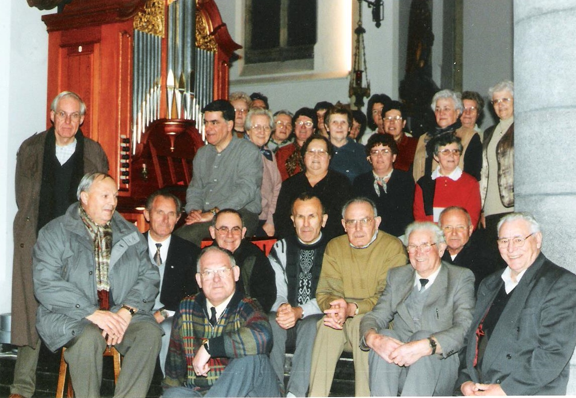 147-kerkkoor-in-volle-bezetting-in-1998